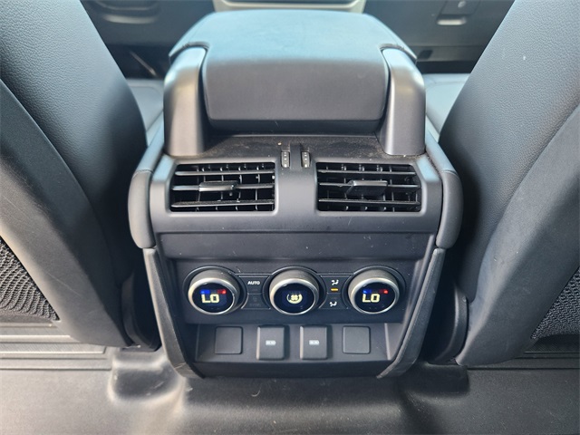 2024 Land Rover Defender 110 S photo 10