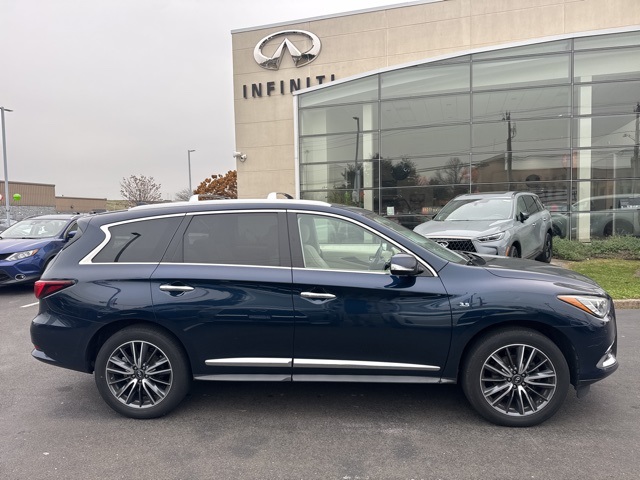 2017 Infiniti QX60 Deluxe photo 4