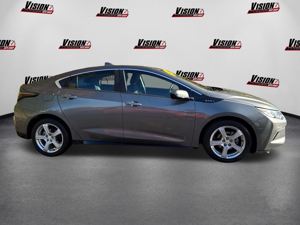 2016 Chevrolet Volt LT photo 4