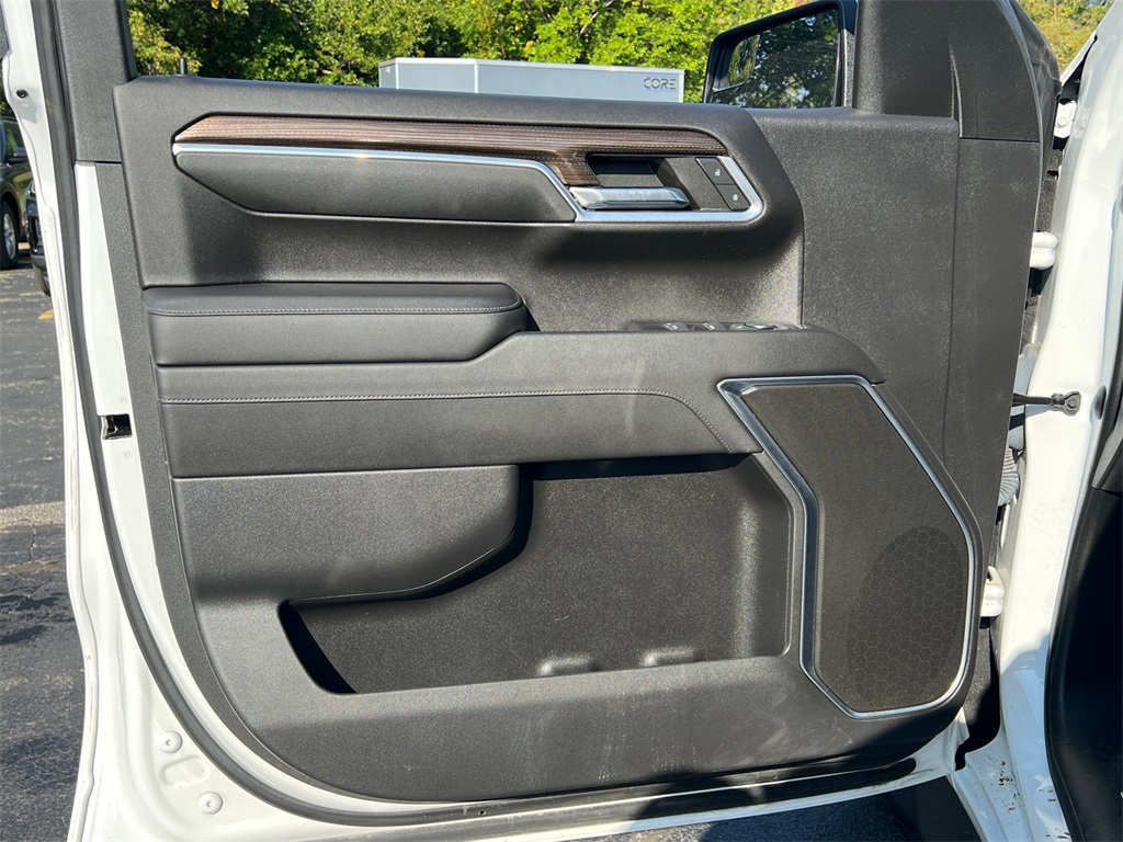2022 Chevrolet Silverado 1500 LT photo 11