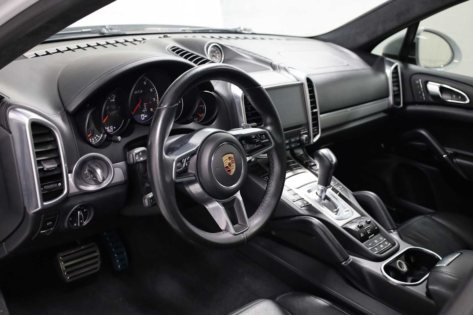 2018 Porsche Cayenne GTS photo 2