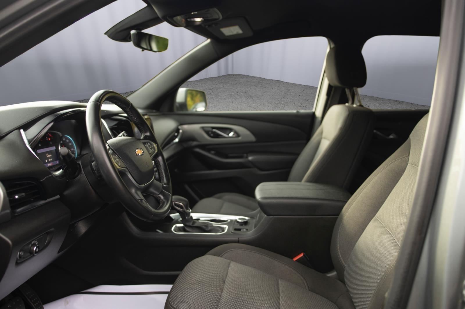 2023 Chevrolet Traverse Cloth photo 2