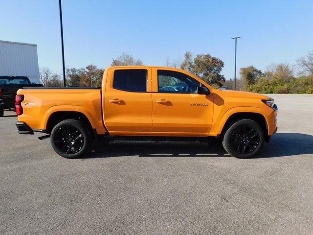 2025 Chevrolet Colorado Z71 photo 2