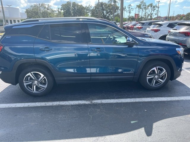 2021 Gmc Terrain SLT photo 2