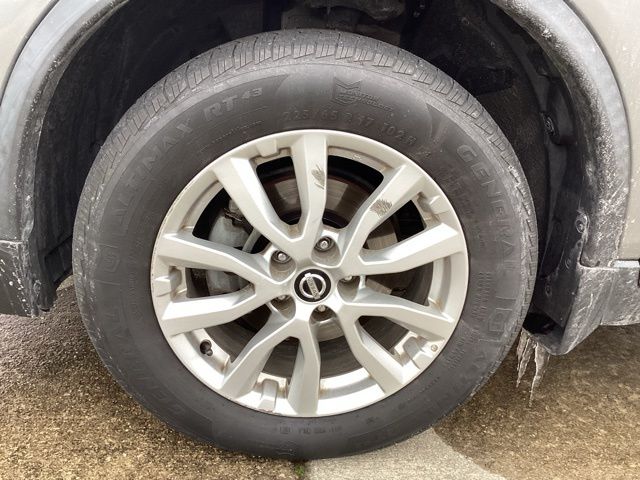 2017 Nissan Rogue SV photo 4