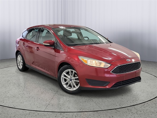 2017 Ford Focus SE's photo