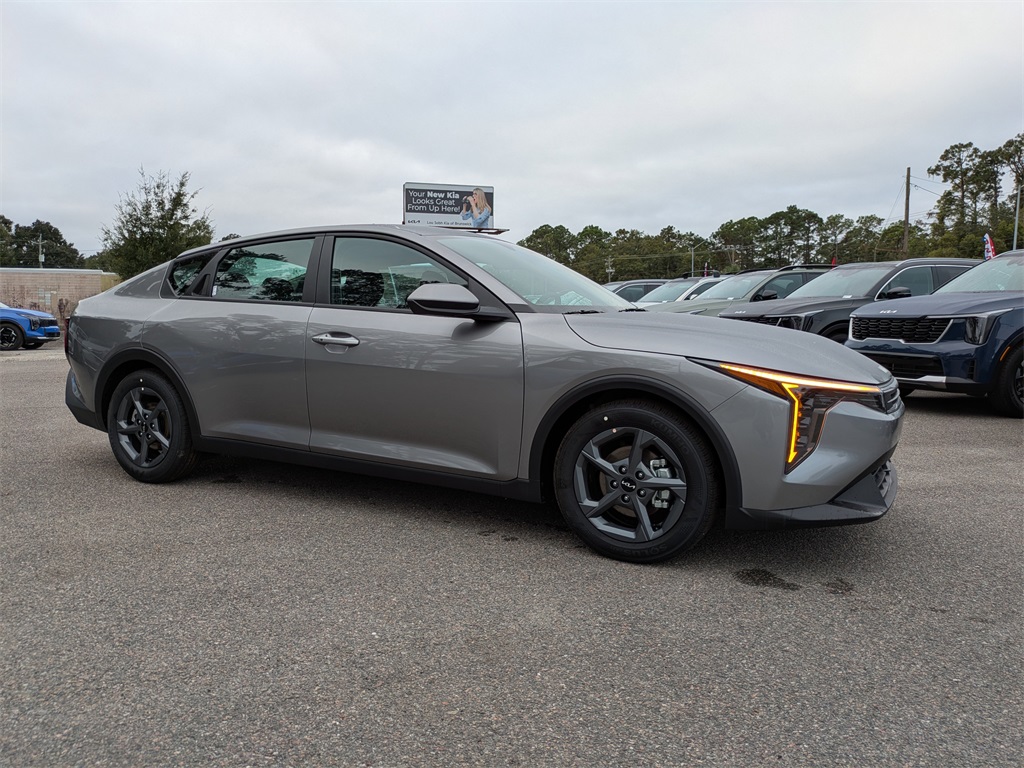 2025 Kia K4 LXS's photo
