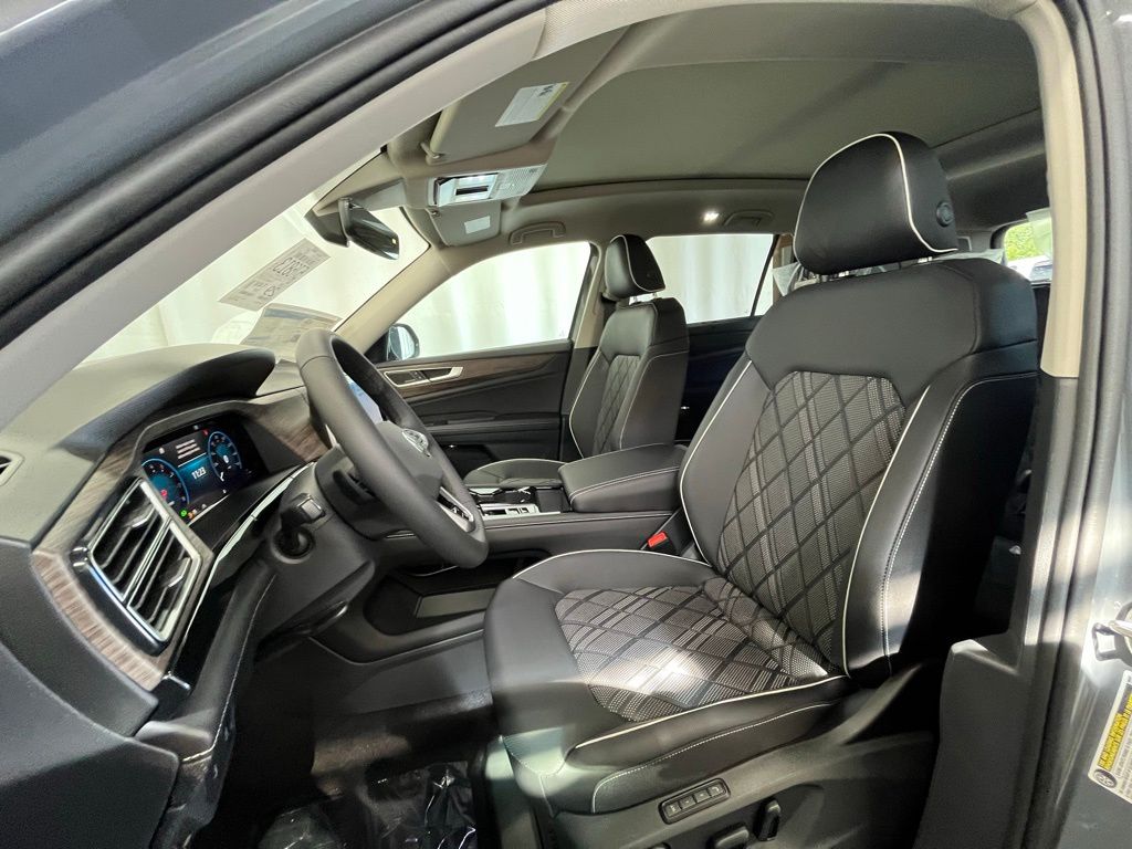 2025 Volkswagen Atlas SEL Premium R-Line photo 10