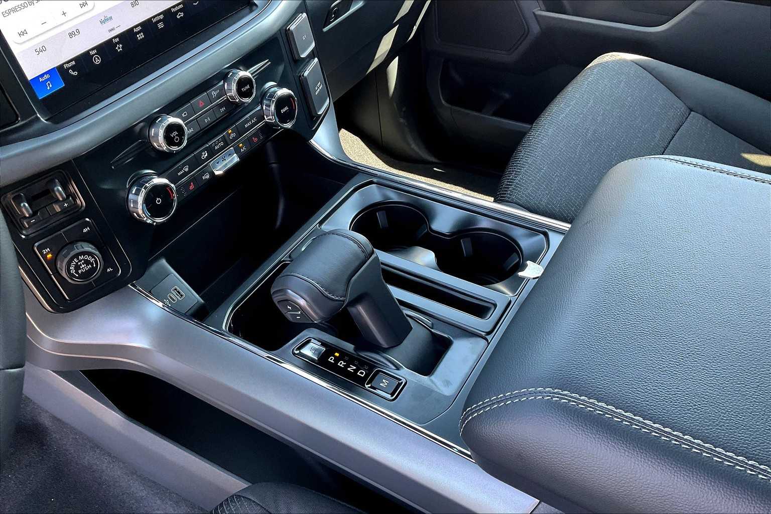 2025 Ford F-150 XLT photo 7