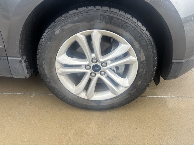 2019 Ford Edge SEL photo 14