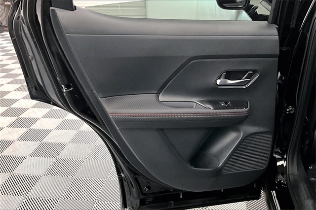 2025 Nissan Kicks SR photo 27