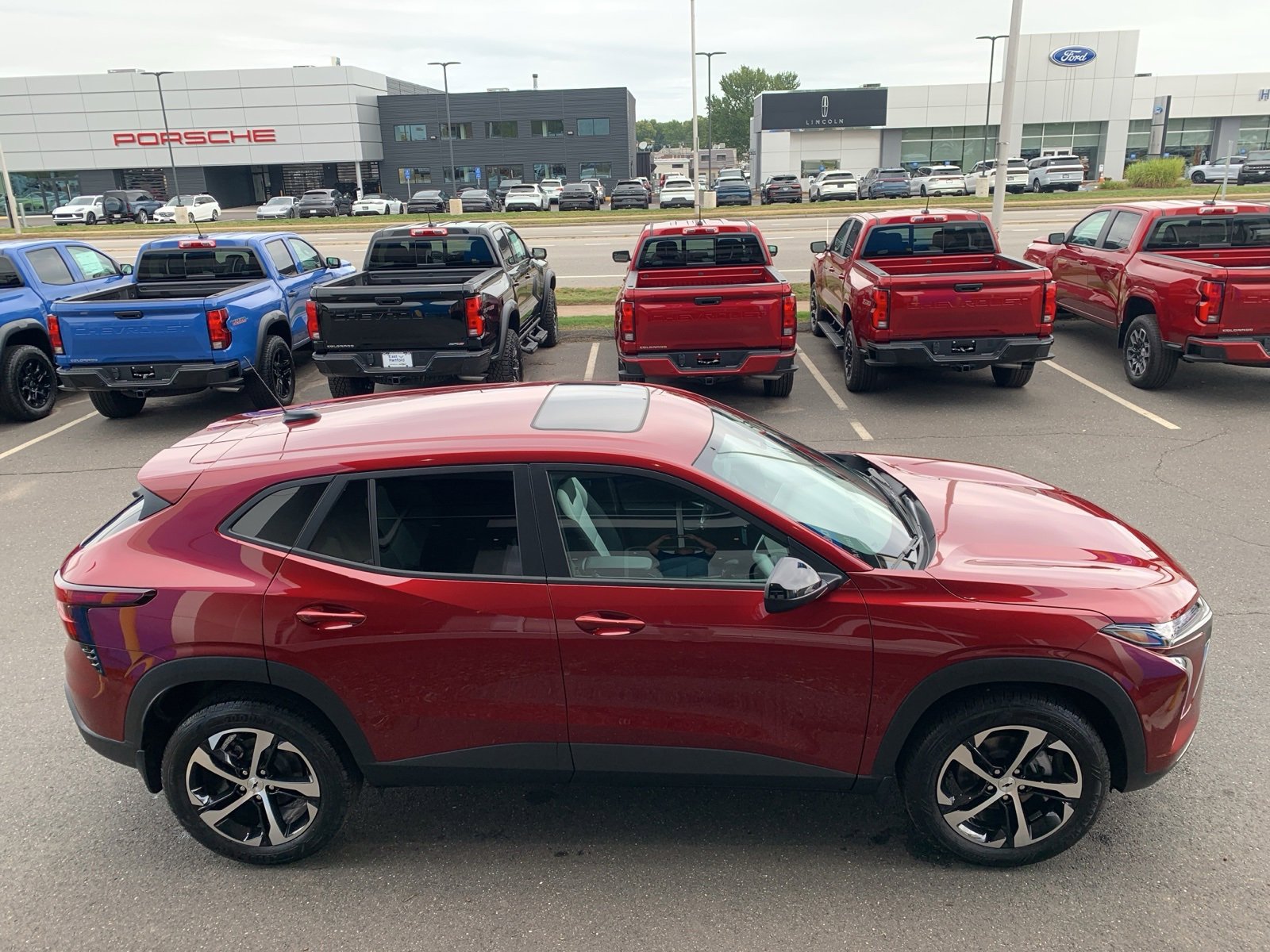 2025 Chevrolet Trax photo 4