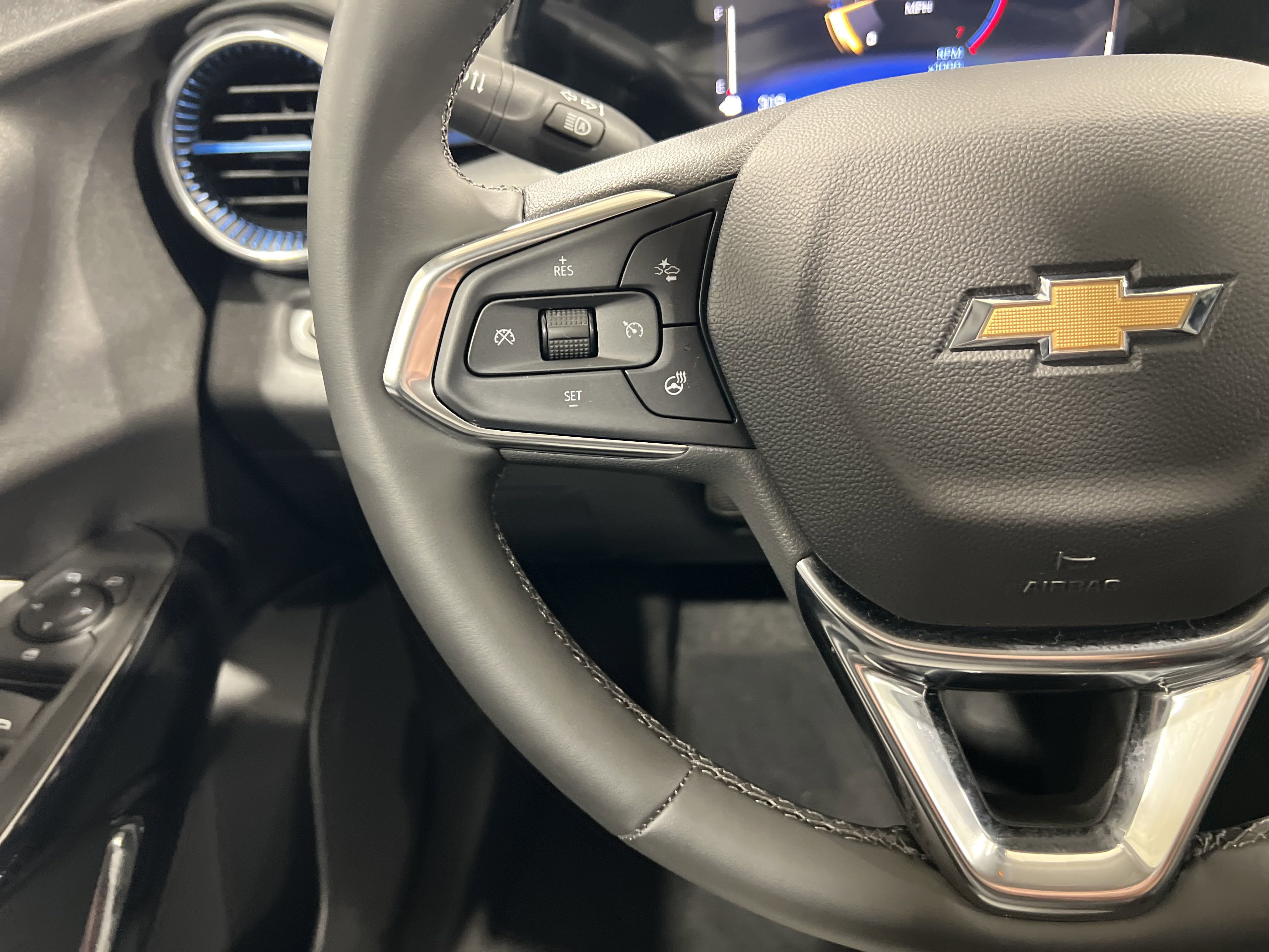 2025 Chevrolet Trax LT photo 13