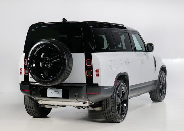 2026 Land Rover Defender 110 S photo 2