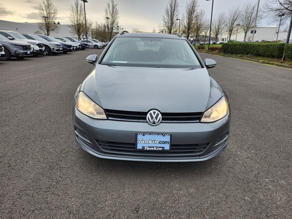 2017 Volkswagen Golf SportWagen S photo 2