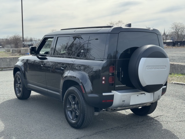2023 Land Rover Defender 110 S photo 3