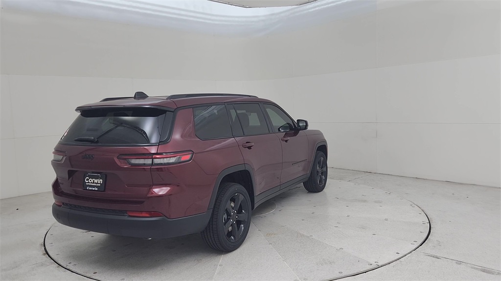 2025 Jeep Grand Cherokee Laredo Altitude X photo 14