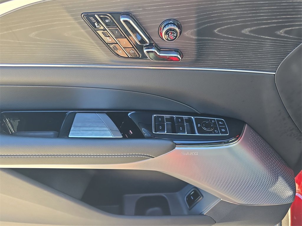 2024 Cadillac Lyriq Luxury photo 23