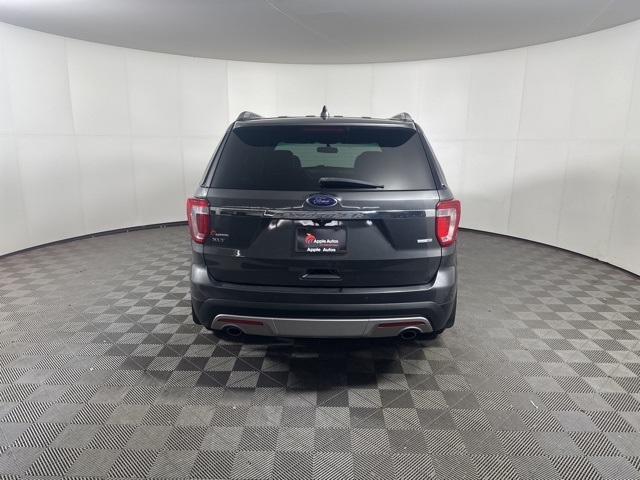 2016 Ford Explorer XLT photo 4