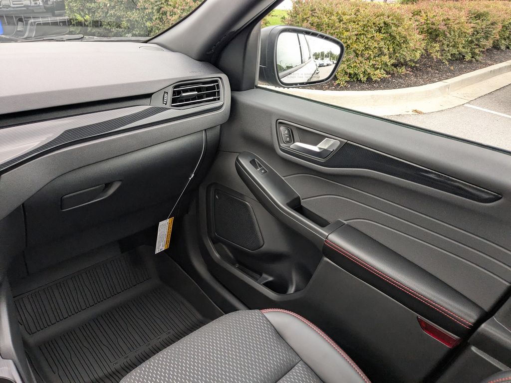 2025 Ford Escape Hybrid ST-Line photo 18