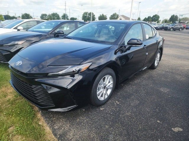 2025 Toyota Camry LE photo 3