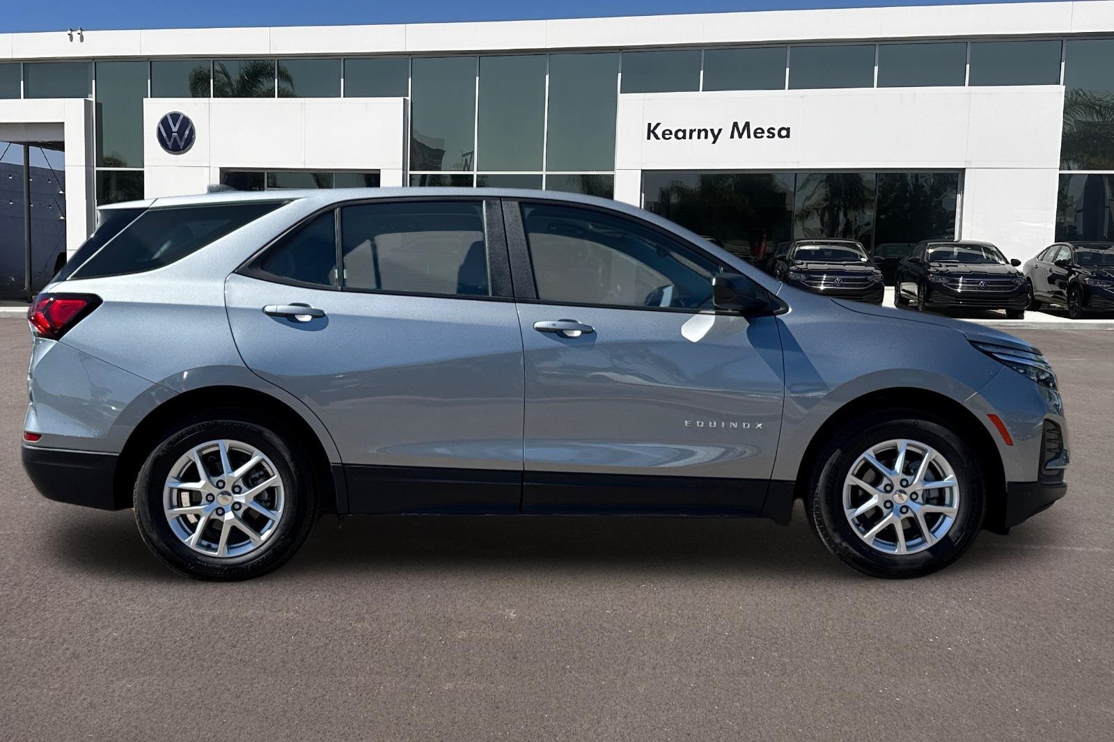 2024 Chevrolet Equinox LS photo 2