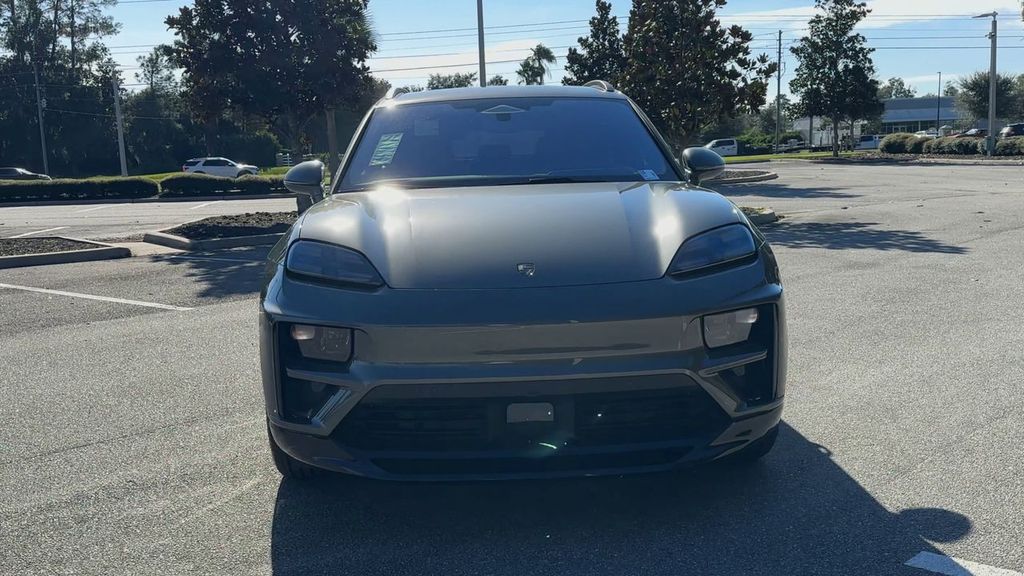 2025 Porsche Macan Electric Turbo photo 3