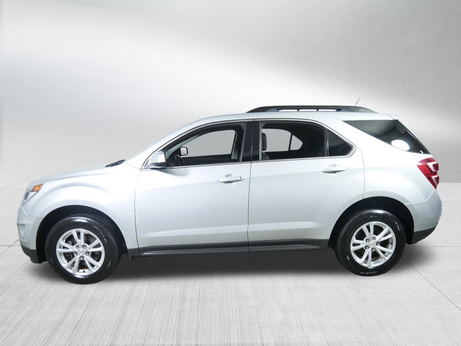 2017 Chevrolet Equinox LT photo 4