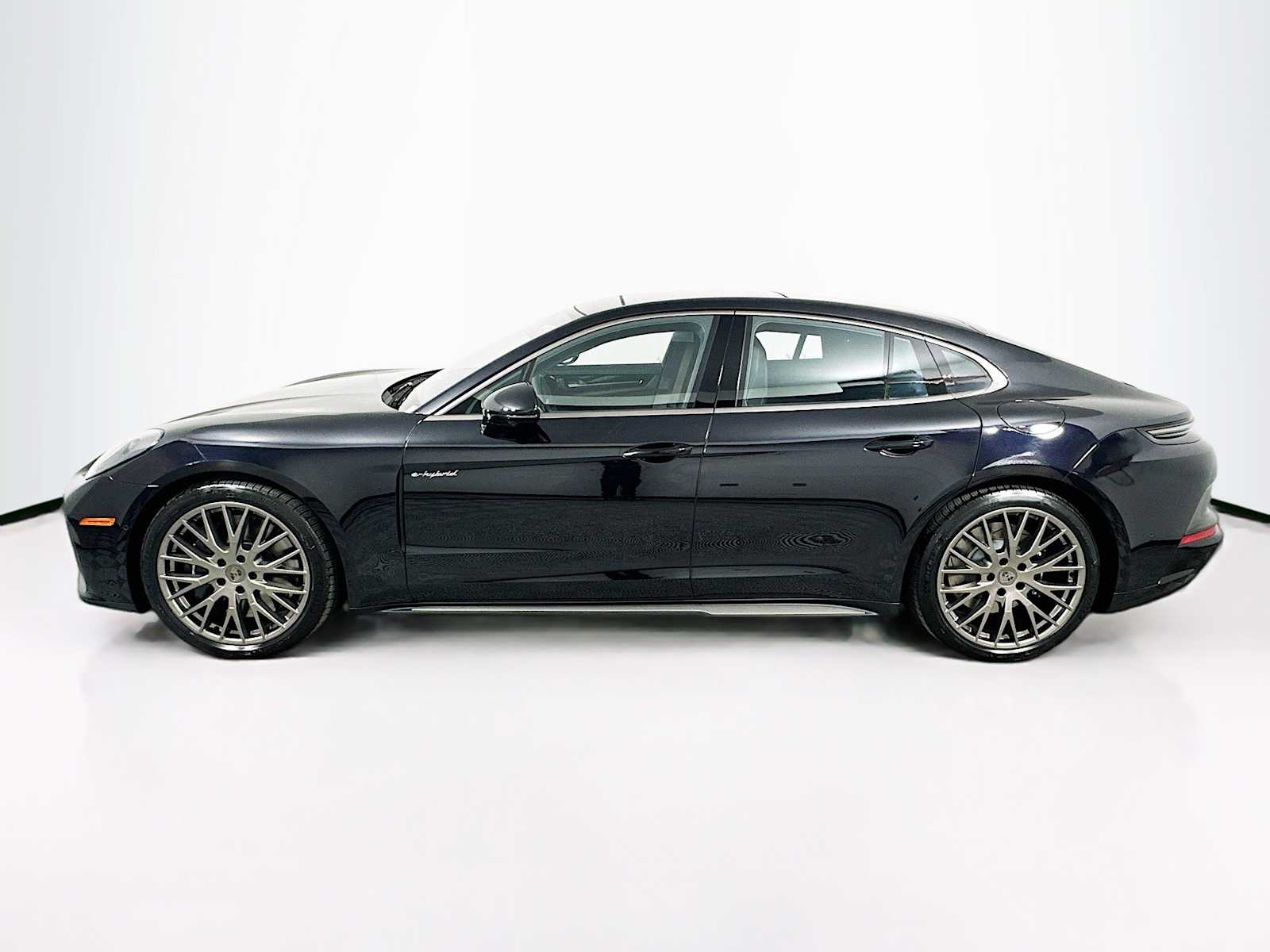 2025 Porsche Panamera Turbo E-Hybrid photo 2