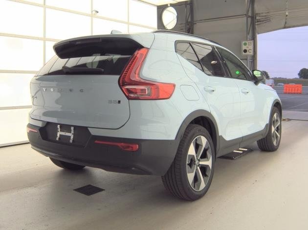 2025 Volvo XC40 Plus photo 3