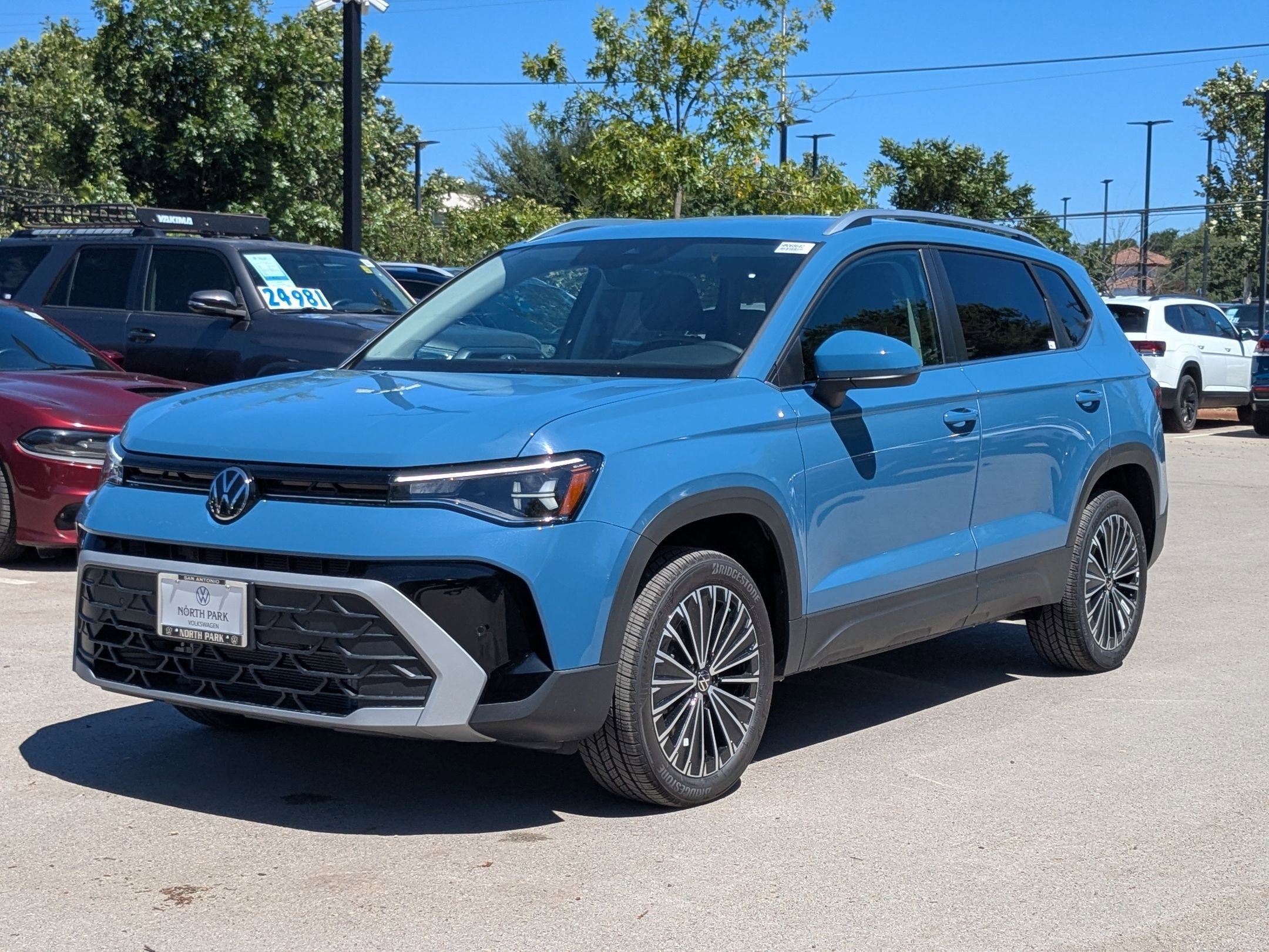 2025 Volkswagen Taos SE photo 4