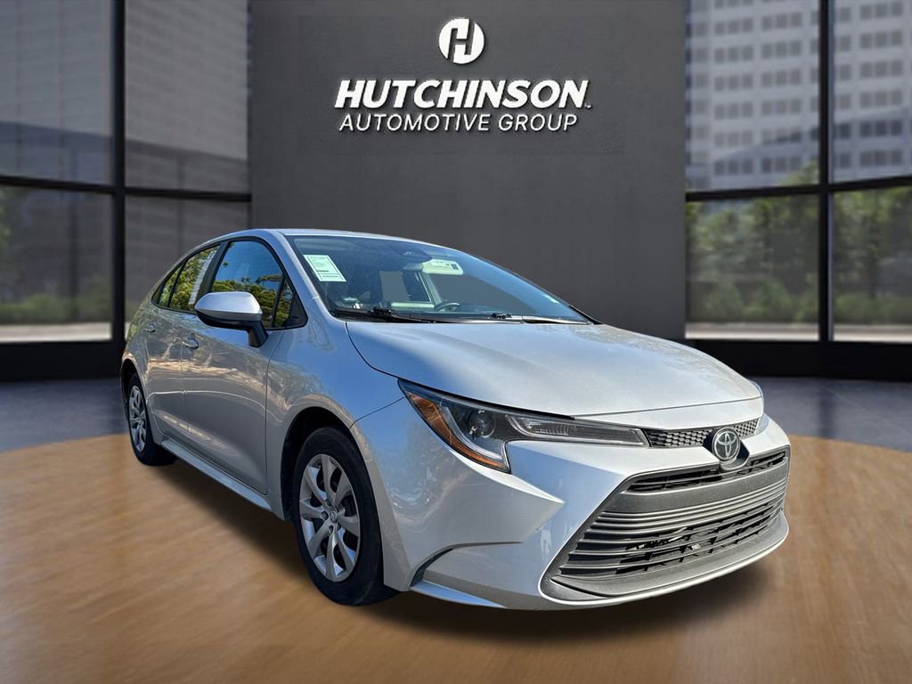 2025 Toyota Corolla LE's photo