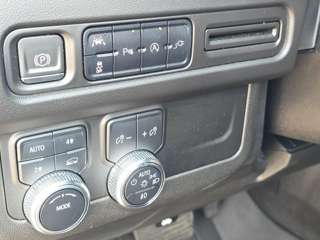 2022 Gmc Yukon SLE photo 22