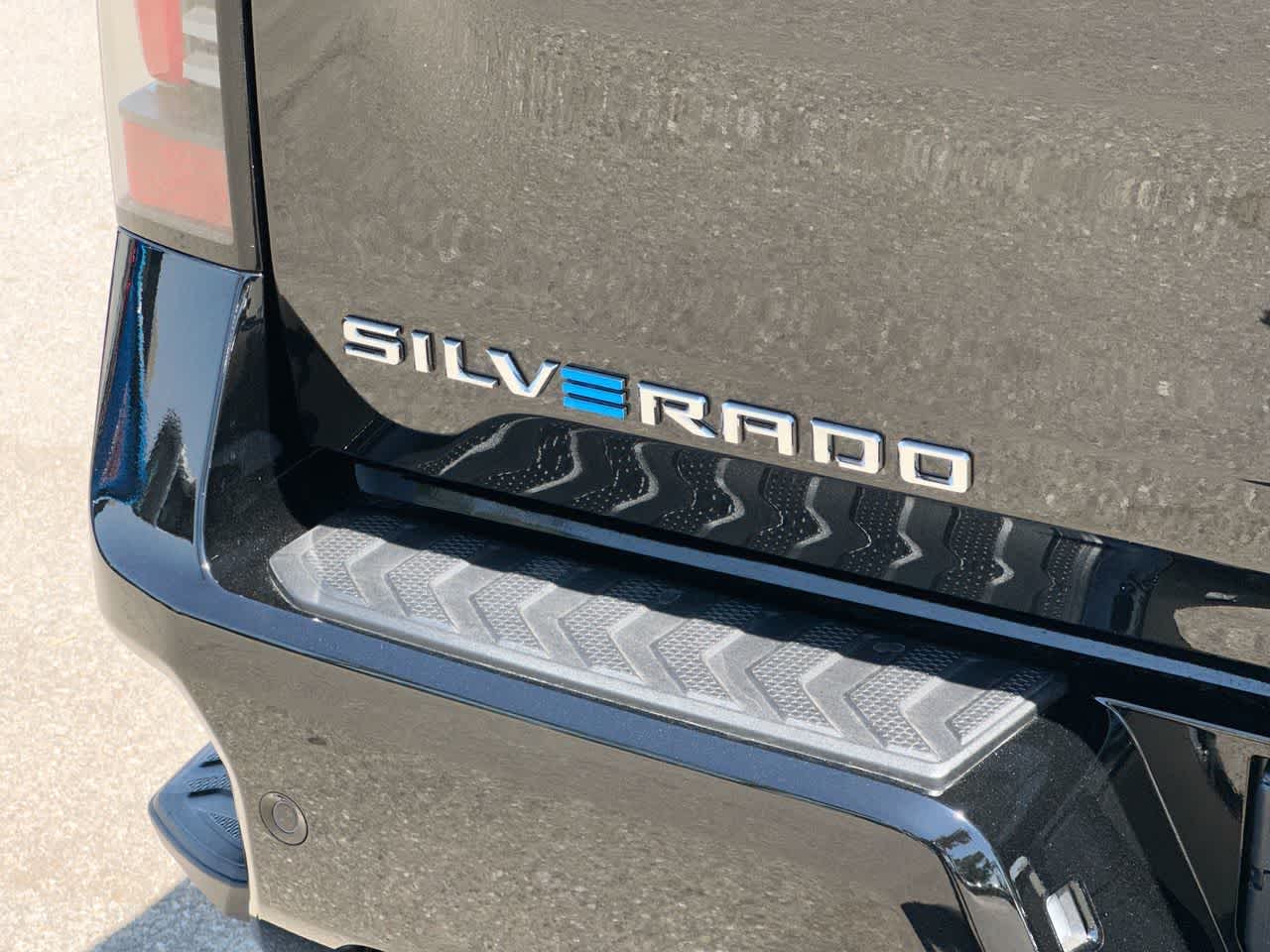 2024 Chevrolet Silverado EV RST photo 31