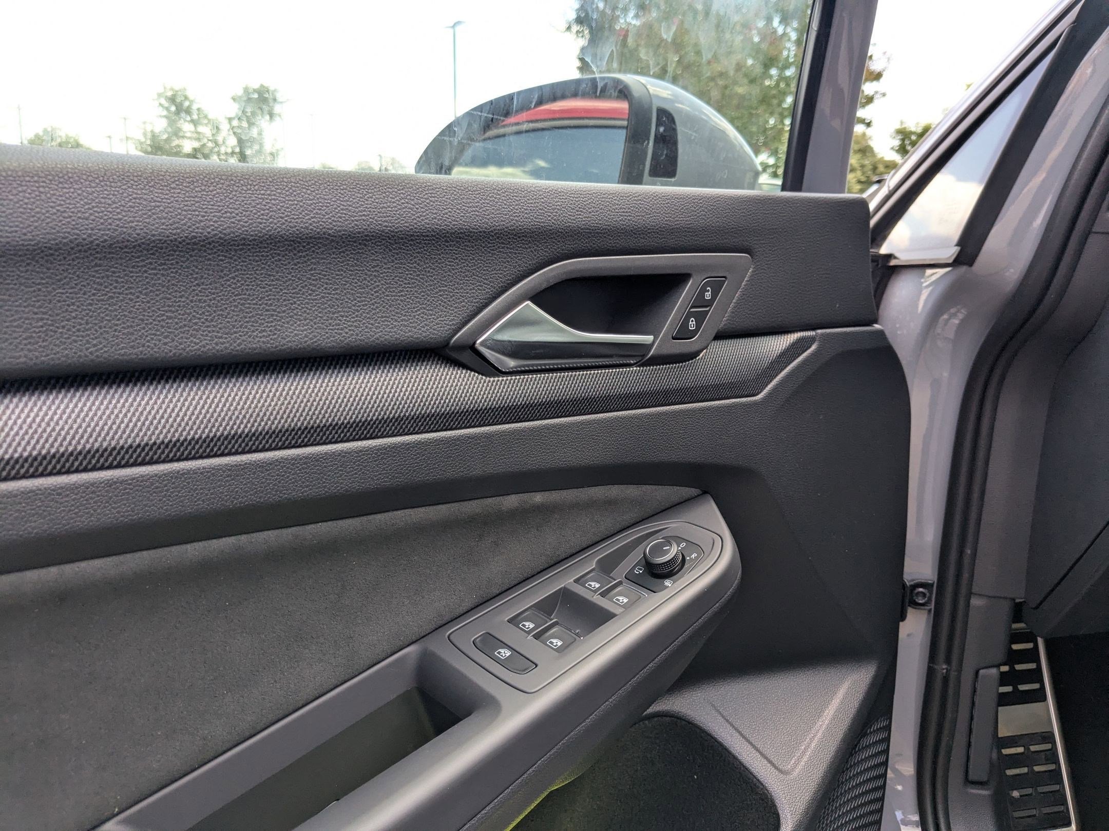 2025 Volkswagen Golf GTI SE photo 2