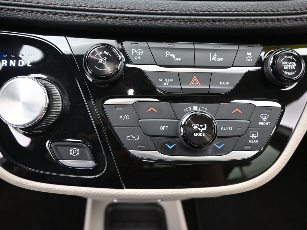 2017 Chrysler Pacifica Limited photo 16