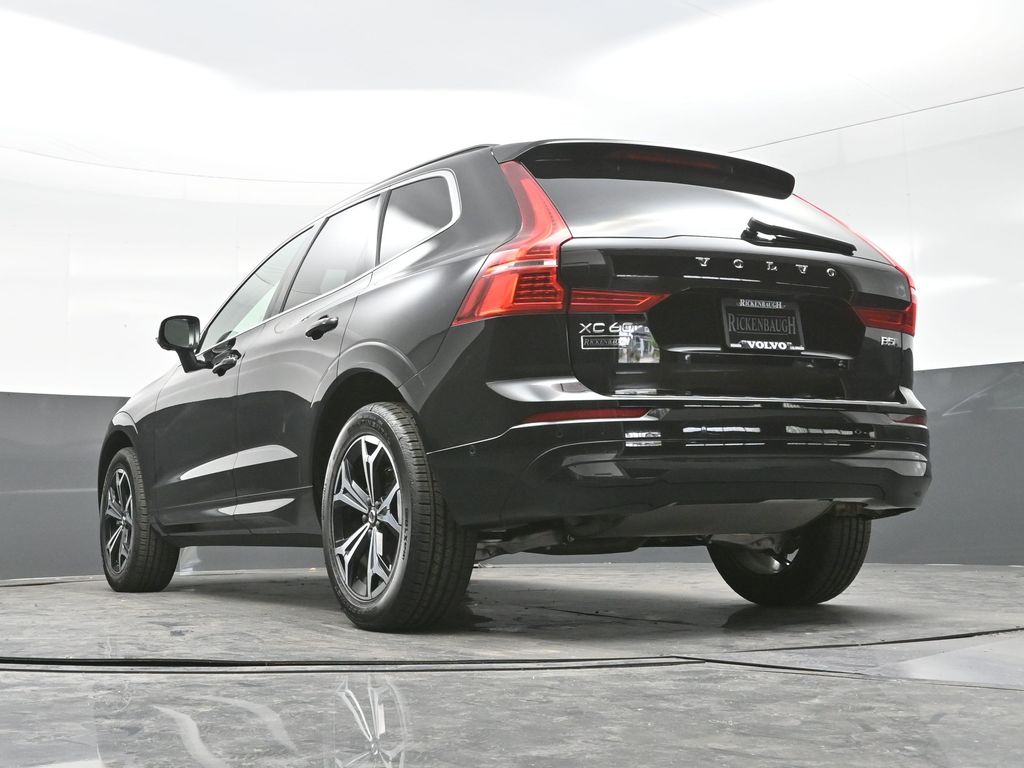 2022 Volvo XC60 B5 Momentum photo 22