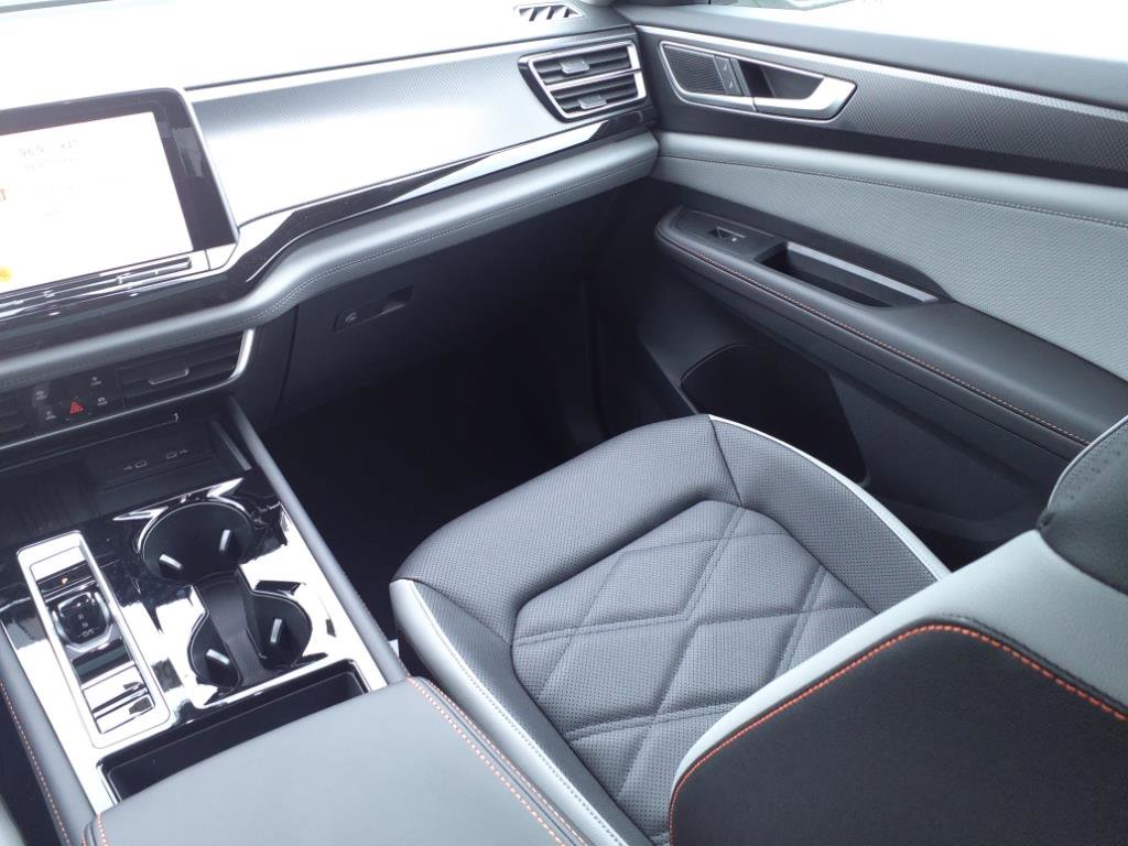 2025 Volkswagen Atlas Peak Edition photo 25