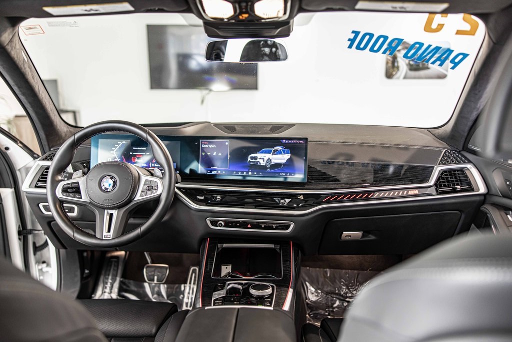 2025 BMW X7 - Image 40