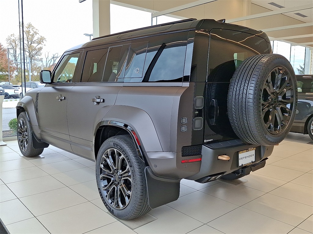 2026 Land Rover Defender 110 V8 photo 4