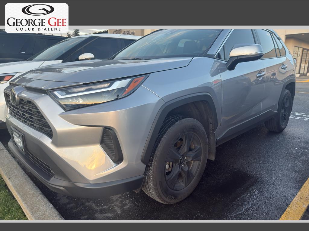 2024 Toyota RAV4 XLE's photo