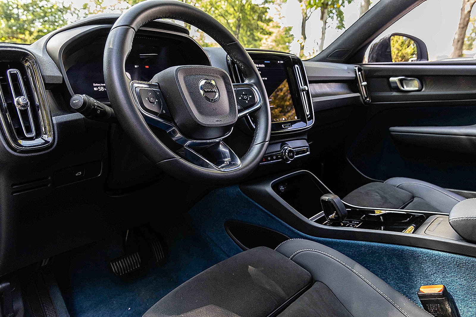 2023 Volvo XC40 Recharge Plus photo 7