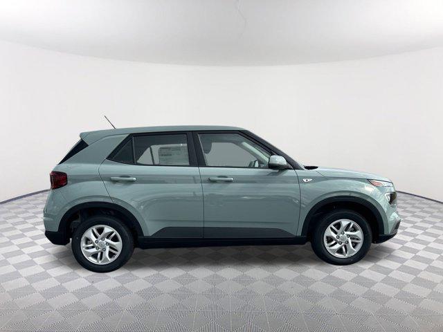 2026 Hyundai Venue SE photo 3