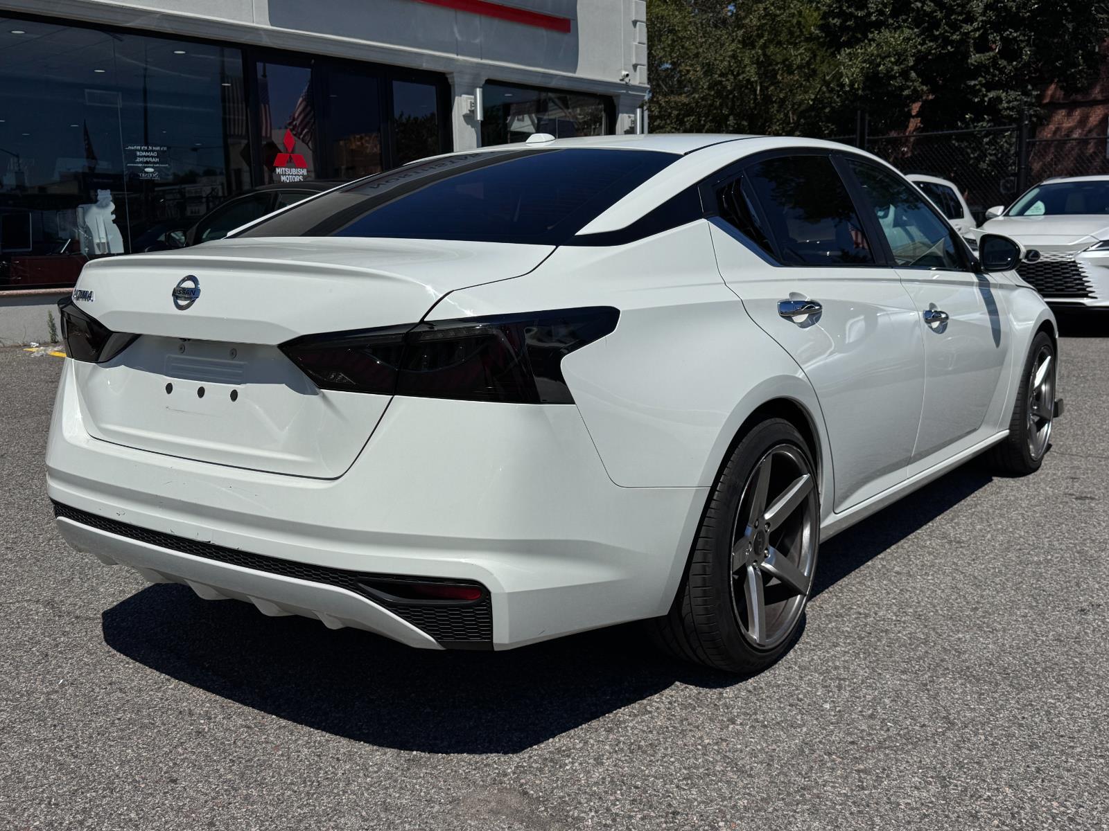 2023 Nissan Altima 2.5 SR photo 4
