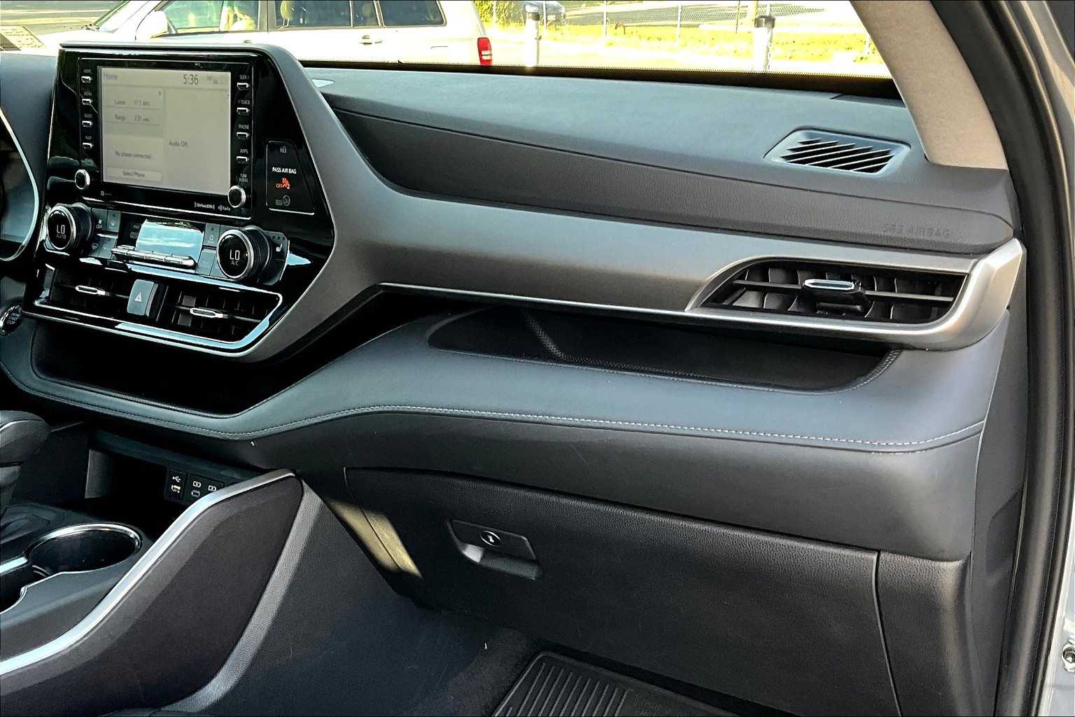 2022 Toyota Highlander XLE photo 18