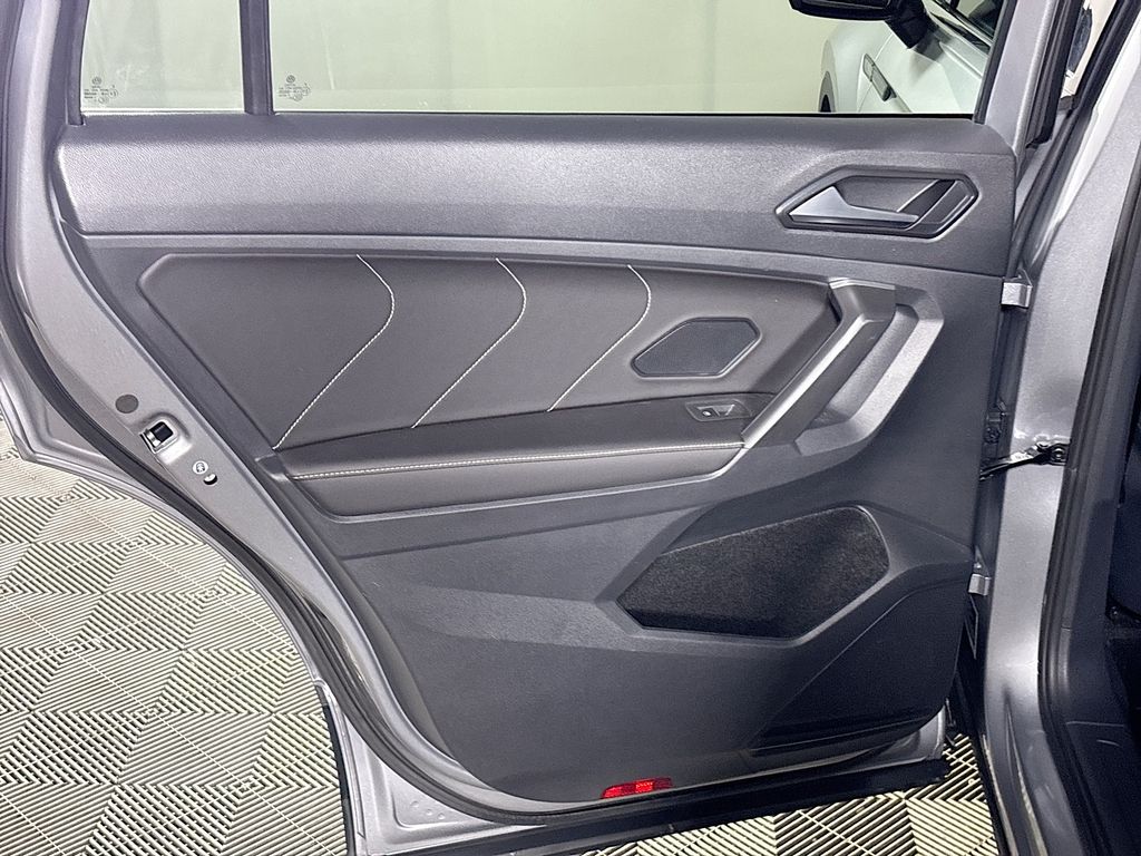 2024 Volkswagen Tiguan SE Wolfsburg Edition photo 17