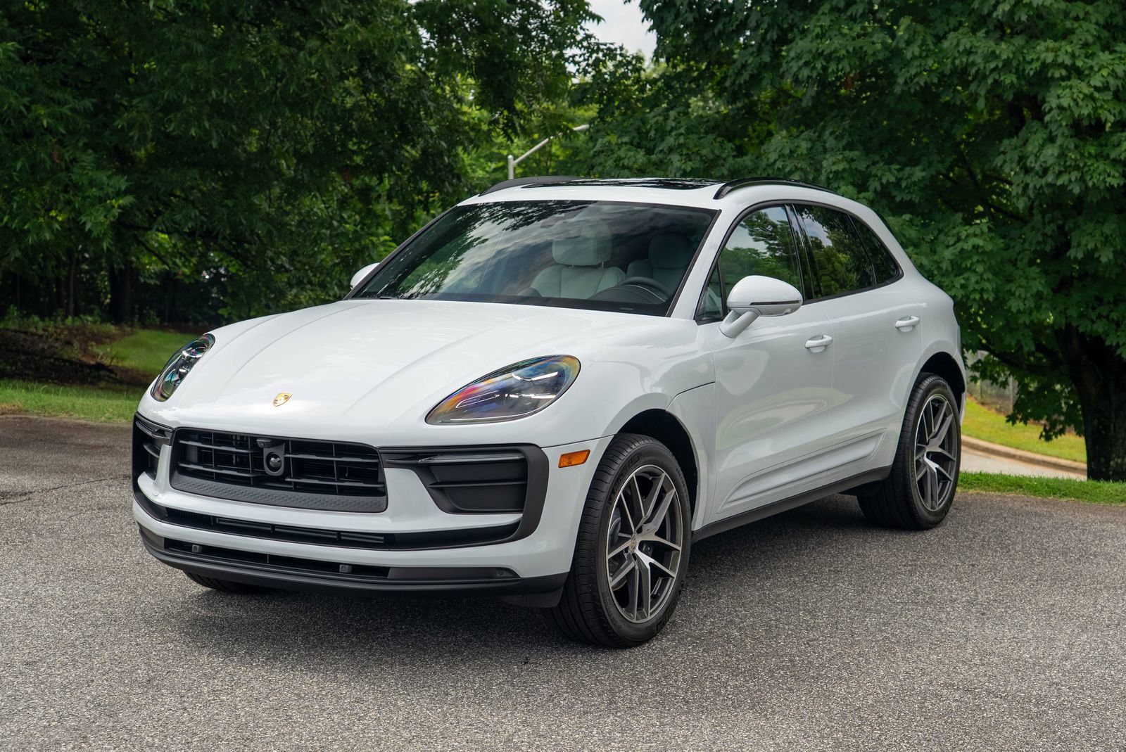 2025 Porsche Macan Base photo 5