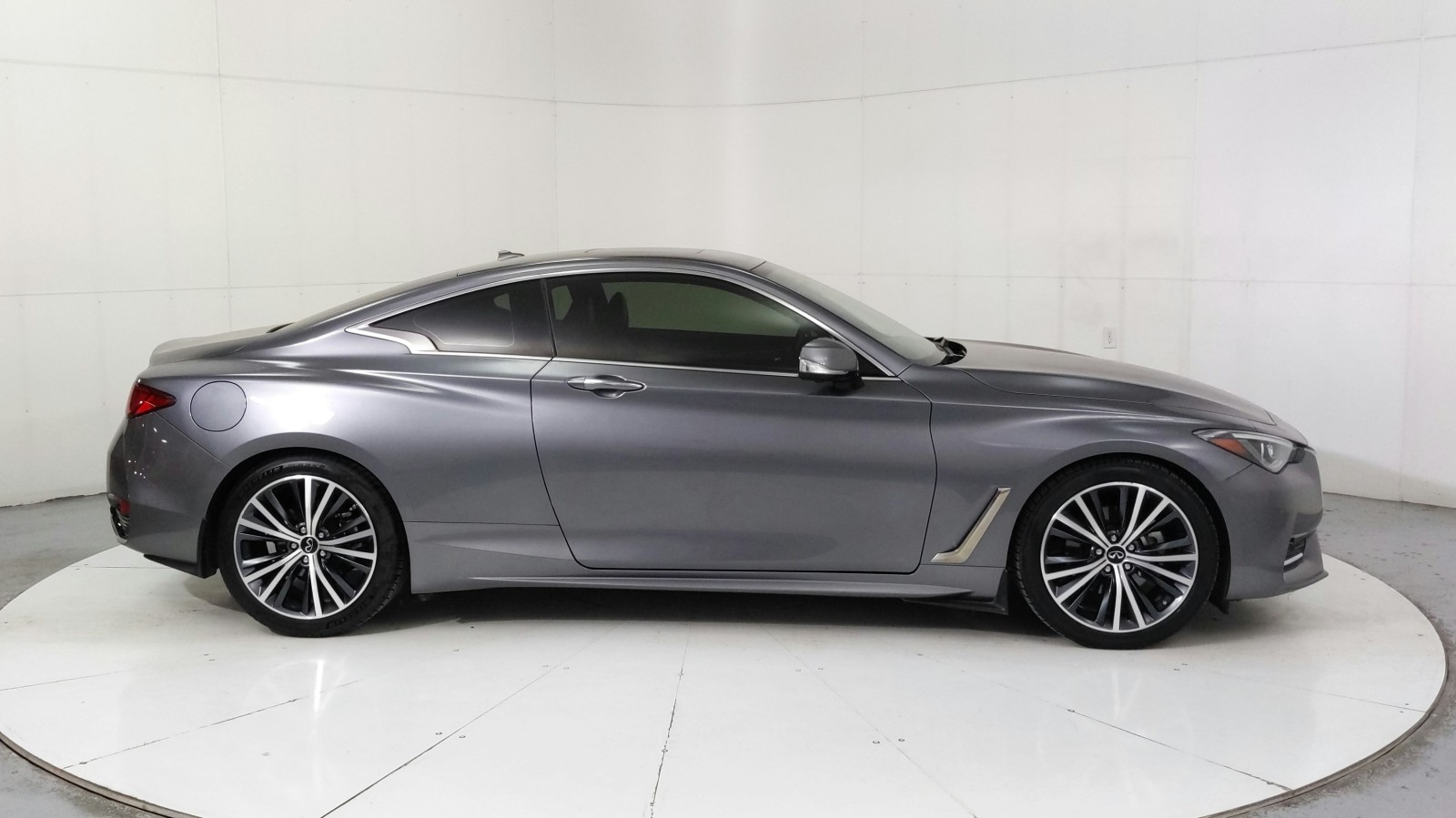 Used 2022 Graphite Shadow INFINITI LUXE image 7