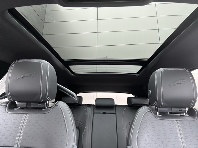 2026 Jaguar F-PACE P250 R-Dynamic S photo 3