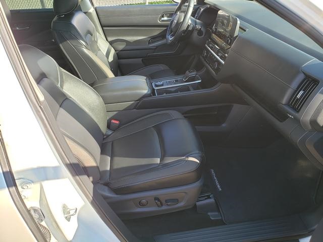 2023 Nissan Pathfinder SL photo 15